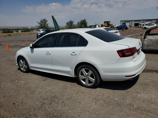 3VW2B7AJ3HM260983 2017 VOLKSWAGEN JETTA - Image 2