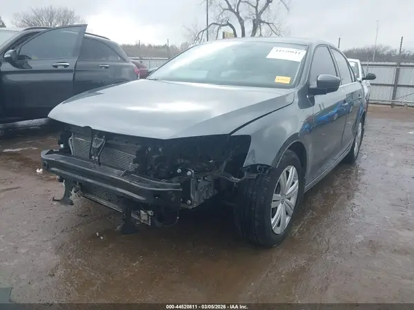 3VW2B7AJ3HM272650 2017 VOLKSWAGEN JETTA - Image 2