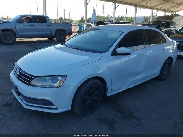3VW2B7AJ3HM274270 2017 VOLKSWAGEN JETTA - Image 2
