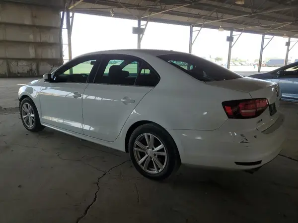 3VW2B7AJ3HM281364 2017 VOLKSWAGEN JETTA - Image 2
