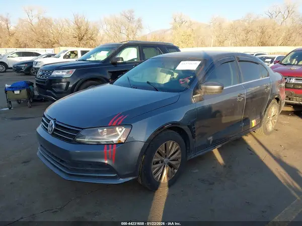 3VW2B7AJ3HM310037 2017 VOLKSWAGEN JETTA - Image 2