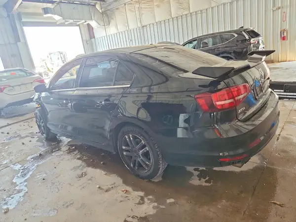 3VW2B7AJ3HM315951 2017 VOLKSWAGEN JETTA - Image 2