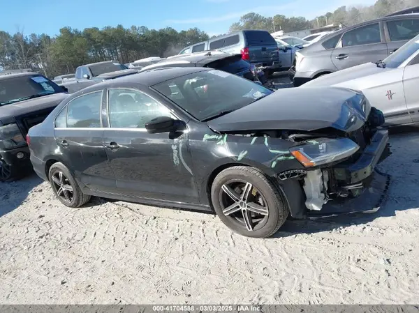3VW2B7AJ3HM318591 2017 VOLKSWAGEN JETTA - Image 1