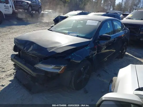 3VW2B7AJ3HM318591 2017 VOLKSWAGEN JETTA - Image 2