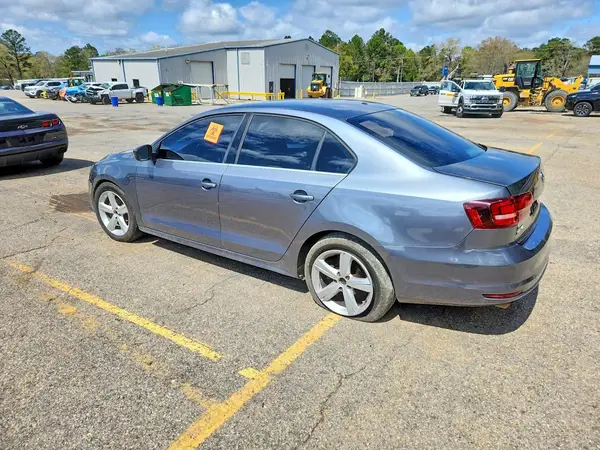 3VW2B7AJ3HM329333 2017 VOLKSWAGEN JETTA - Image 2