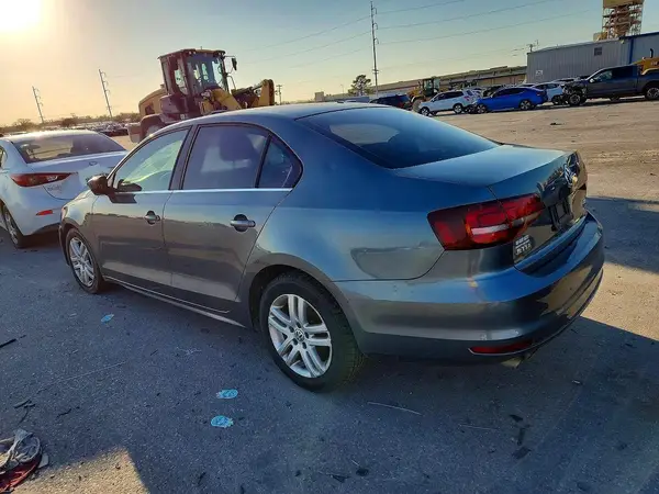 3VW2B7AJ3HM360887 2017 VOLKSWAGEN JETTA - Image 2