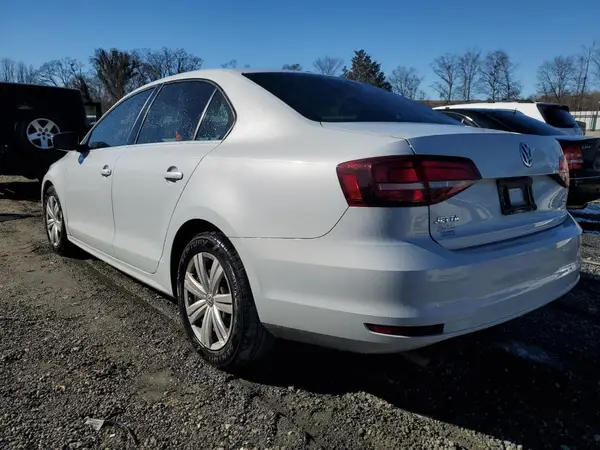 3VW2B7AJ3HM364552 2017 VOLKSWAGEN JETTA - Image 2