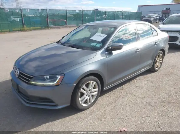 3VW2B7AJ3HM367371 2017 VOLKSWAGEN JETTA - Image 2