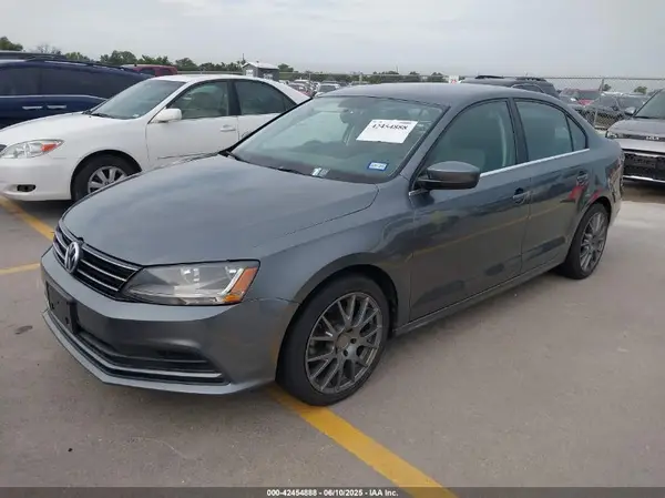3VW2B7AJ3HM373672 2017 VOLKSWAGEN JETTA - Image 2