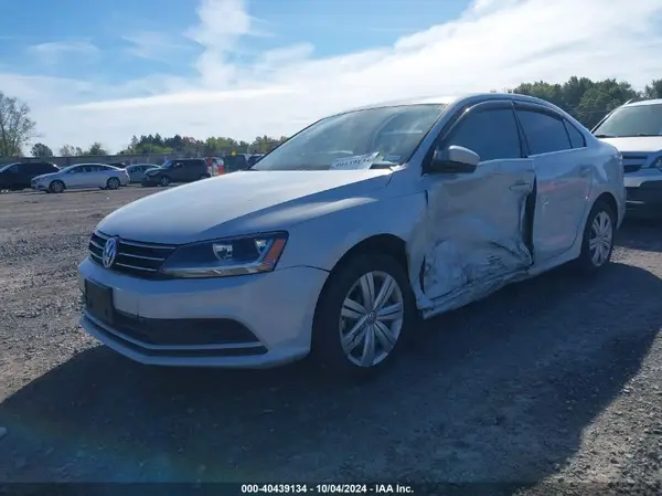 3VW2B7AJ3HM374787 2017 VOLKSWAGEN JETTA - Image 2