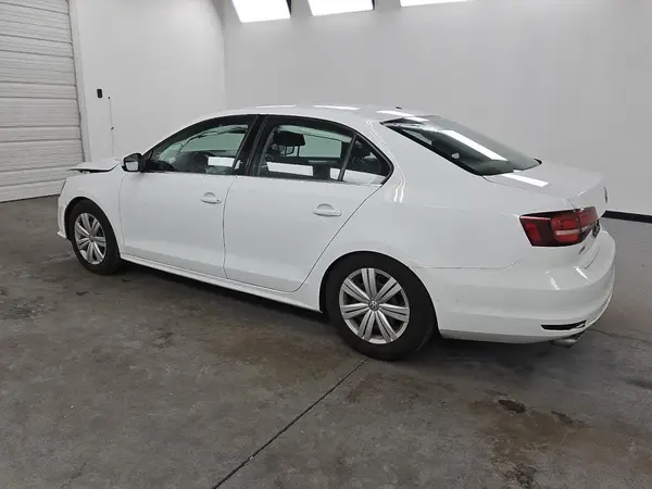 3VW2B7AJ3HM376121 2017 VOLKSWAGEN JETTA - Image 2