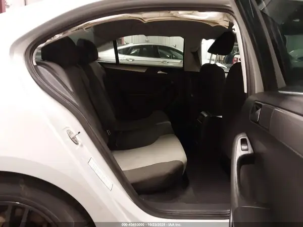 3VW2B7AJ3HM379570 2017 VOLKSWAGEN JETTA - Image 8