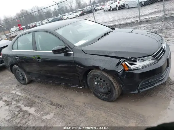 3VW2B7AJ3HM389693 2017 VOLKSWAGEN JETTA - Image 1