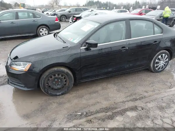 3VW2B7AJ3HM389693 2017 VOLKSWAGEN JETTA - Image 2