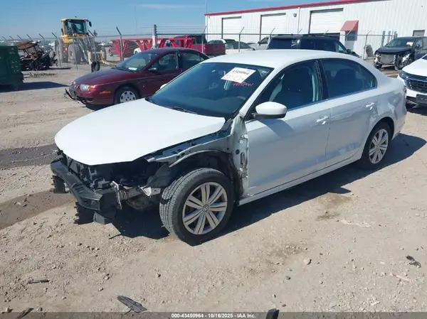 3VW2B7AJ3HM390598 2017 VOLKSWAGEN JETTA - Image 2