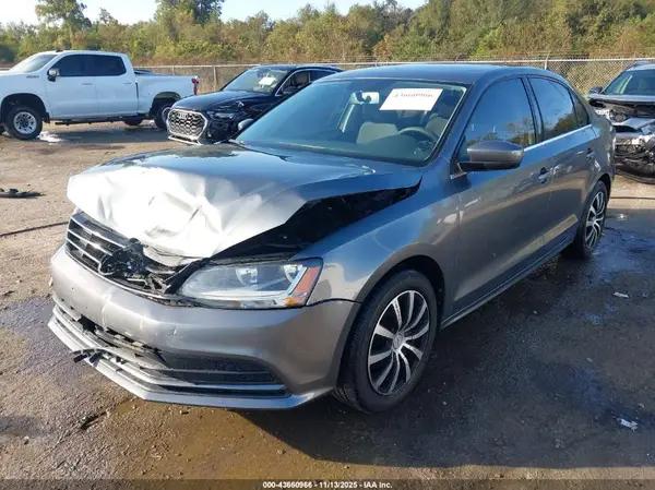 3VW2B7AJ3HM392903 2017 VOLKSWAGEN JETTA - Image 2