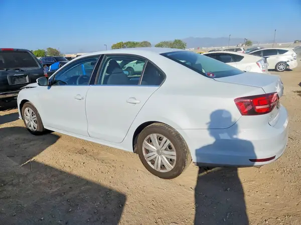 3VW2B7AJ3HM401325 2017 VOLKSWAGEN JETTA - Image 2