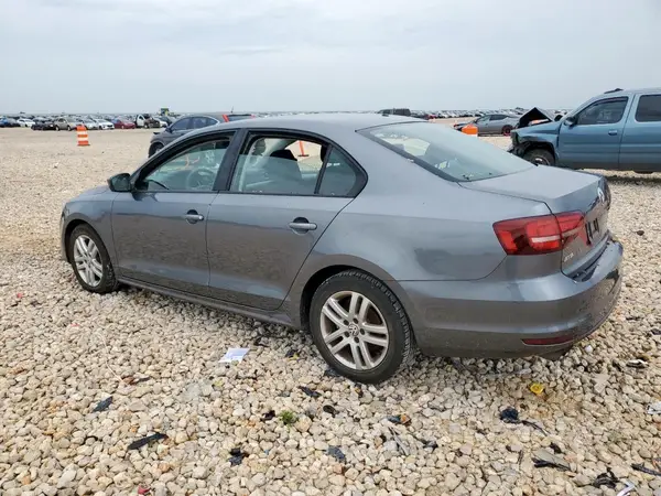 3VW2B7AJ3JM206282 2018 VOLKSWAGEN JETTA - Image 2