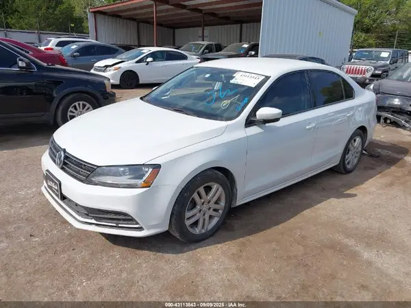 3VW2B7AJ3JM211076 2018 VOLKSWAGEN JETTA - Image 2