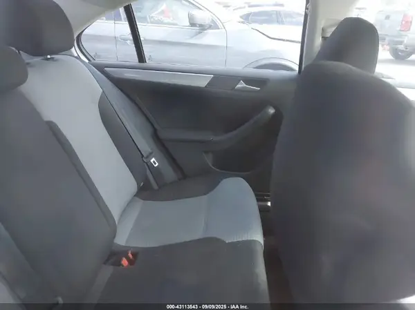 3VW2B7AJ3JM211076 2018 VOLKSWAGEN JETTA - Image 8