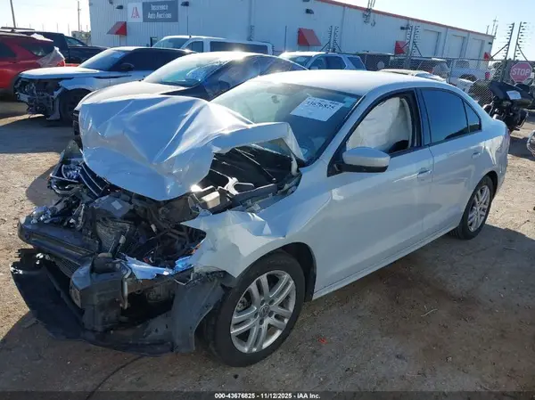 3VW2B7AJ3JM228704 2018 VOLKSWAGEN JETTA - Image 2