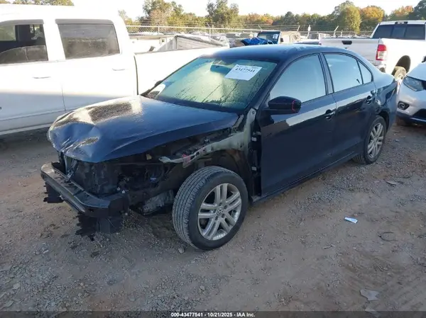 3VW2B7AJ3JM229366 2018 VOLKSWAGEN JETTA - Image 2