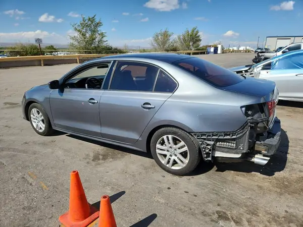 3VW2B7AJ3JM232946 2018 VOLKSWAGEN JETTA - Image 2