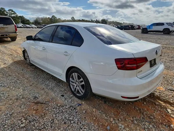 3VW2B7AJ3JM244076 2018 VOLKSWAGEN JETTA - Image 2