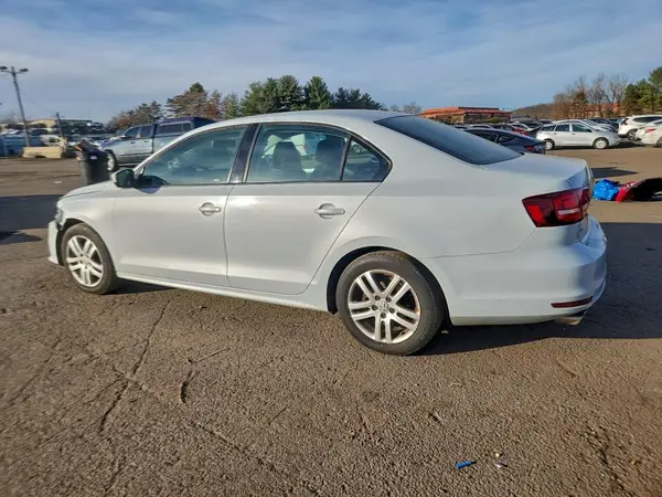 3VW2B7AJ3JM245650 2018 VOLKSWAGEN JETTA - Image 2