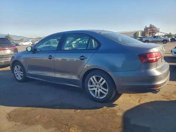 3VW2B7AJ3JM246247 2018 VOLKSWAGEN JETTA - Image 2