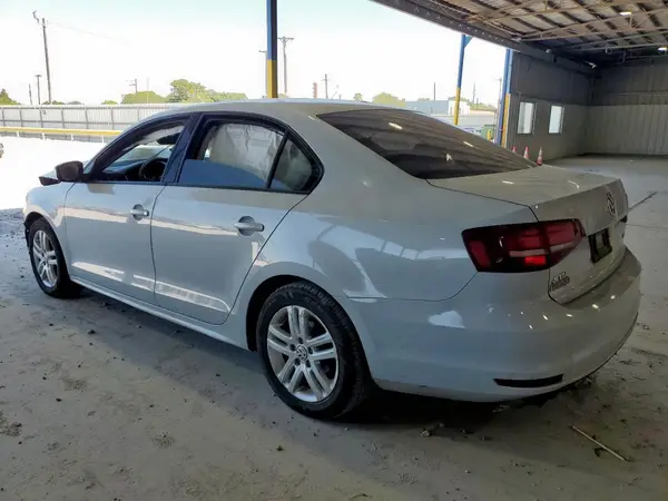 3VW2B7AJ3JM249472 2018 VOLKSWAGEN JETTA - Image 2