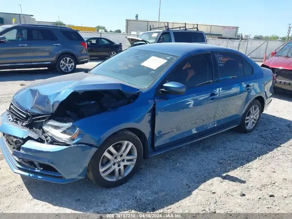 3VW2B7AJ3JM251660 2018 VOLKSWAGEN JETTA - Image 2