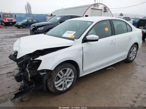 3VW2B7AJ3JM254106 2018 VOLKSWAGEN JETTA - Image 2