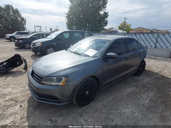 3VW2B7AJ3JM257295 2018 VOLKSWAGEN JETTA - Image 2