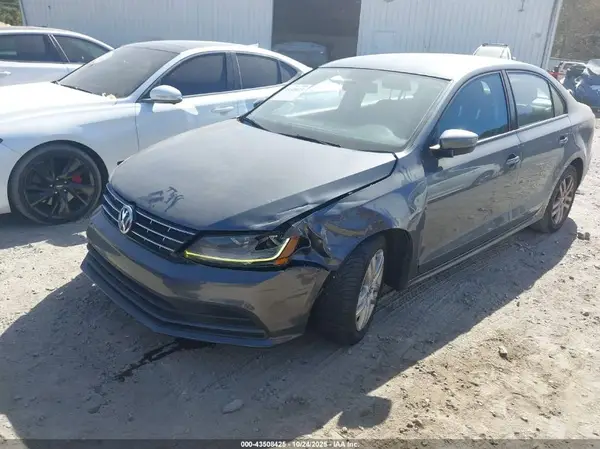 3VW2B7AJ3JM257491 2018 VOLKSWAGEN JETTA - Image 2