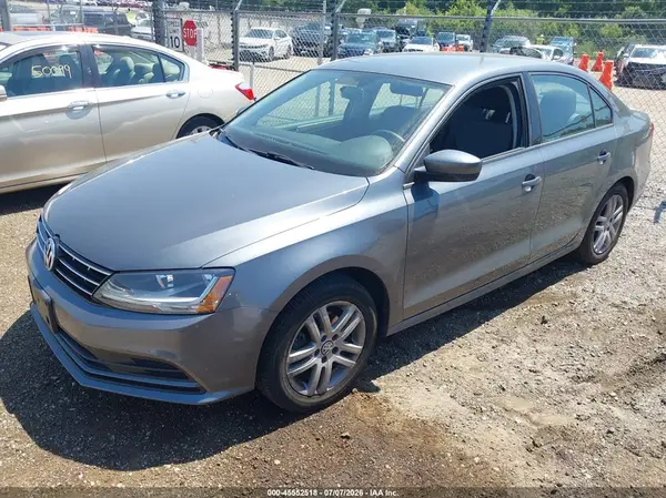 3VW2B7AJ3JM260570 2018 VOLKSWAGEN JETTA - Image 2