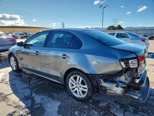 3VW2B7AJ3JM260925 2018 VOLKSWAGEN JETTA - Image 2