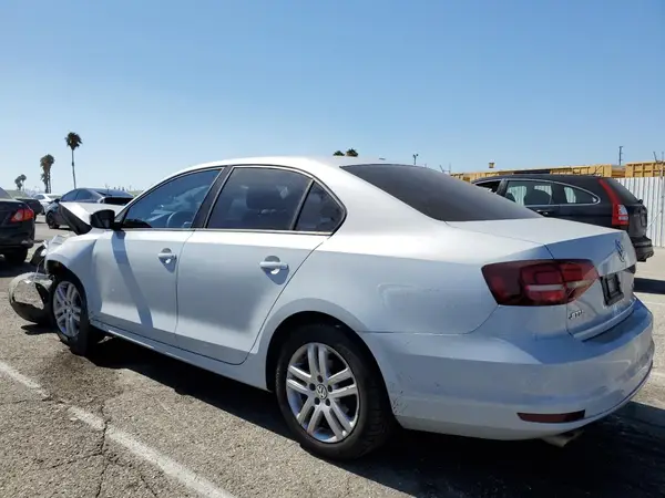3VW2B7AJ3JM263002 2018 VOLKSWAGEN JETTA - Image 2