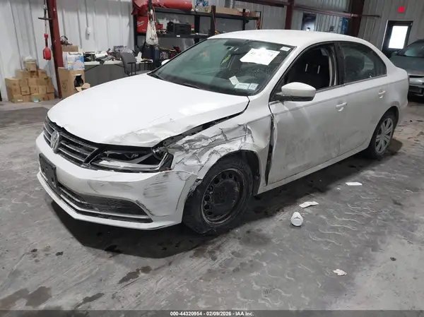 3VW2B7AJ4HM229564 2017 VOLKSWAGEN JETTA - Image 2