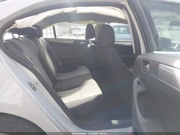 3VW2B7AJ4HM239429 2017 VOLKSWAGEN JETTA - Image 8