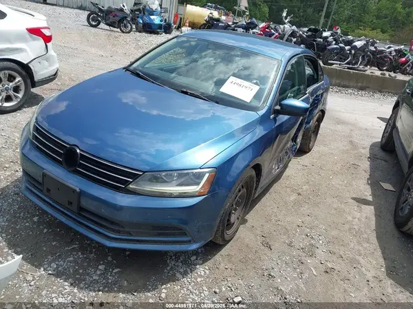 3VW2B7AJ4HM239592 2017 VOLKSWAGEN JETTA - Image 2