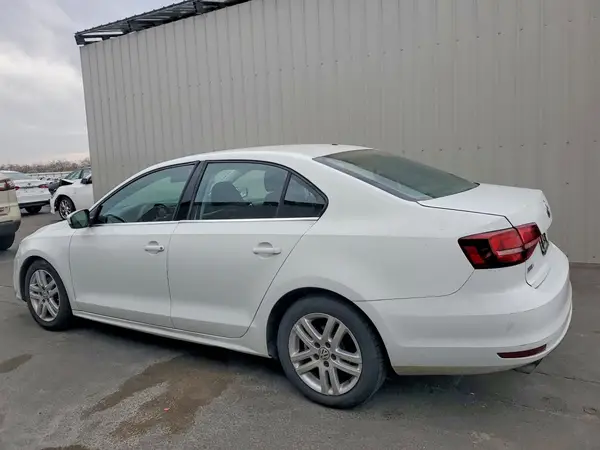 3VW2B7AJ4HM258269 2017 VOLKSWAGEN JETTA - Image 2