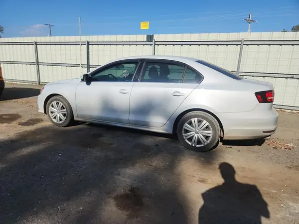 3VW2B7AJ4HM295340 2017 VOLKSWAGEN JETTA - Image 2