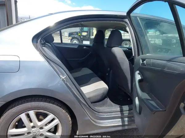 3VW2B7AJ4HM304456 2017 VOLKSWAGEN JETTA - Image 8
