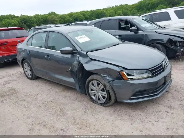 3VW2B7AJ4HM325937 2017 VOLKSWAGEN JETTA - Image 1