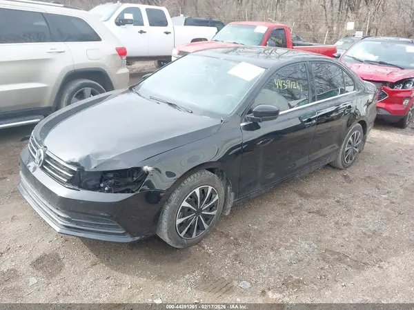 3VW2B7AJ4HM393025 2017 VOLKSWAGEN JETTA - Image 2