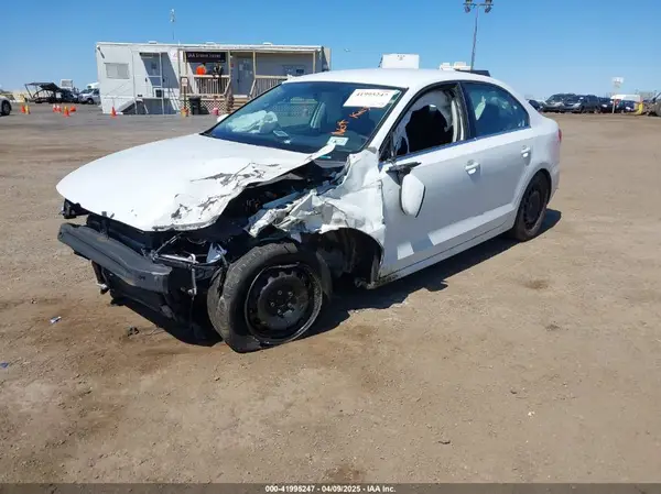 3VW2B7AJ4HM403584 2017 VOLKSWAGEN JETTA - Image 2