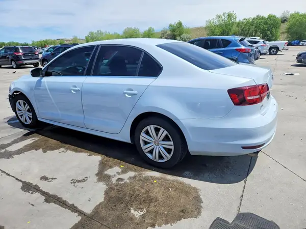 3VW2B7AJ4HM405139 2017 VOLKSWAGEN JETTA - Image 2
