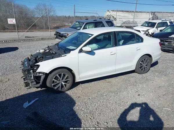 3VW2B7AJ4HM407537 2017 VOLKSWAGEN JETTA - Image 2