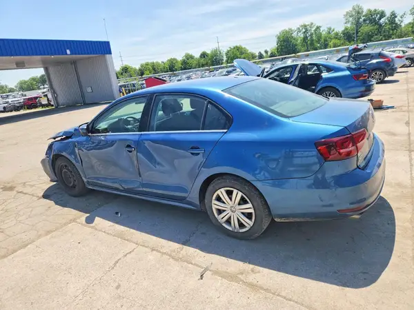 3VW2B7AJ4HM414116 2017 VOLKSWAGEN JETTA - Image 2